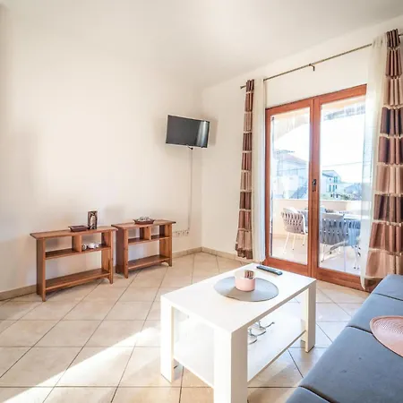 Apartment Awesome In With Kitchen Biograd Na Moru